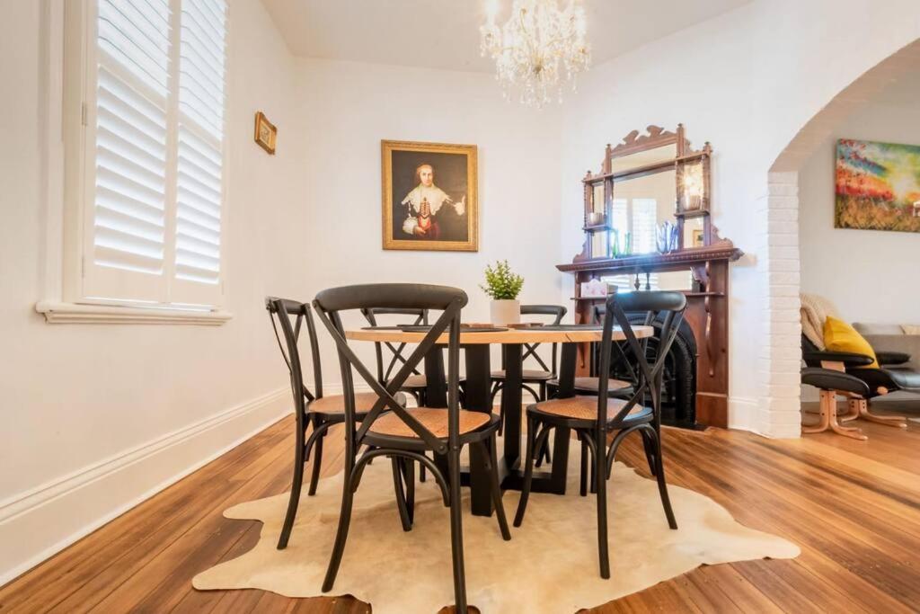 Historic Beauty In The Cbd! Parking And Wifi Lejlighed Launceston Eksteriør billede