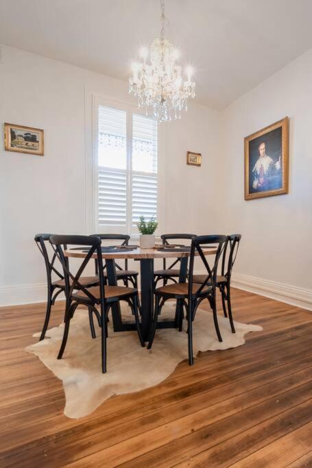 Historic Beauty In The Cbd! Parking And Wifi Lejlighed Launceston Eksteriør billede